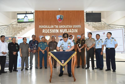 Komitmen TNI AU Roesmin Nurjadin dalam Program Pencanangan Zona Integritas